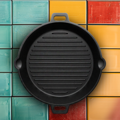 Triton Cast Iron Round Grill Pan - 100% Natural & Non-Stick Griddle/Barbeque Pan, Pre-Seasoned | Free Cotton Sleeves for Handles + Storage Bag - 25 cm