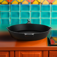 Classic Cast Iron Skillet – 100% Natural & Non-Stick Frying Pan, Heavy Base, Pre-Seasoned | Free Cotton Sleeves for Handles + Storage Bag - 30 cm